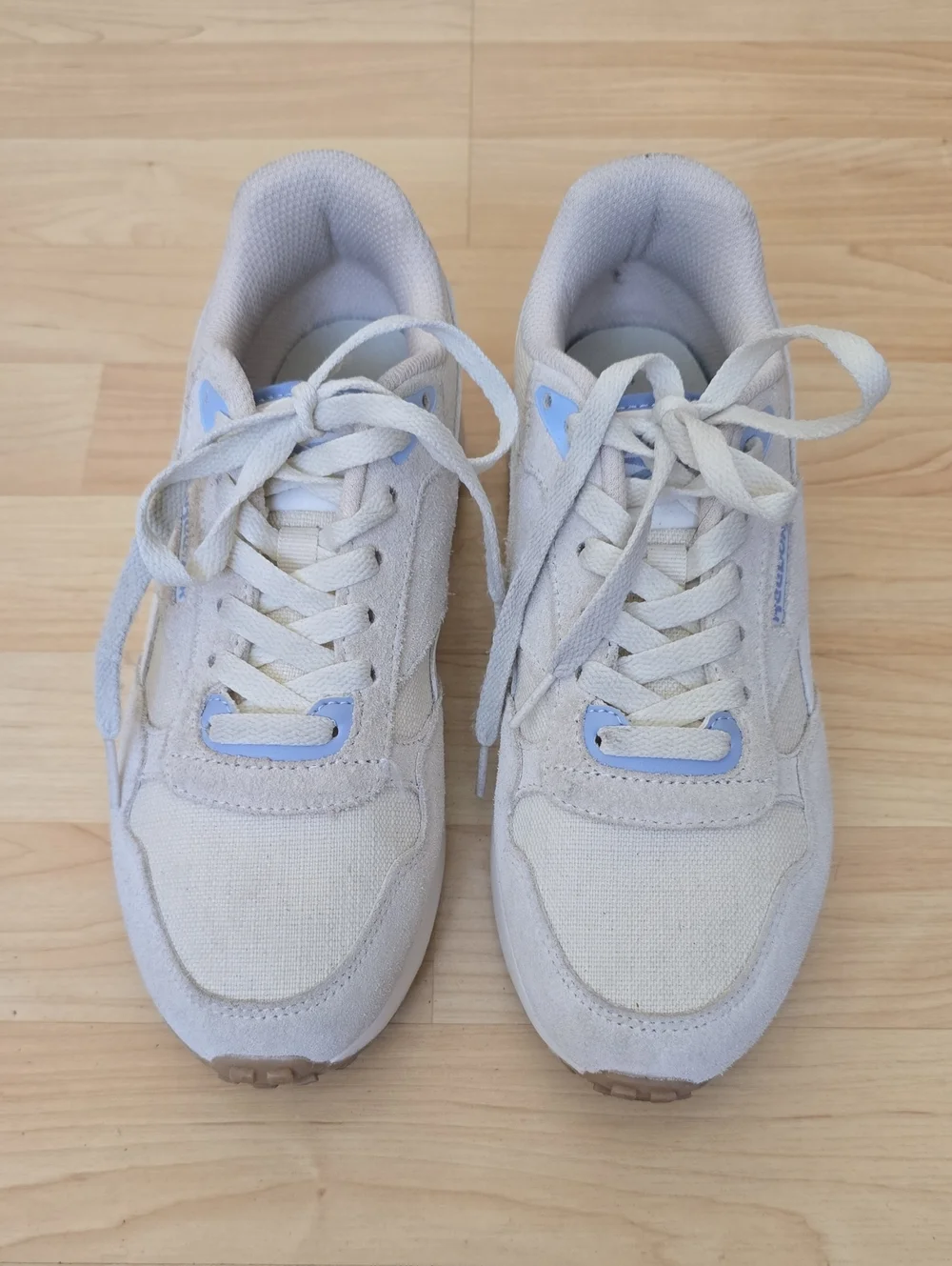 Reebok Women's Light Gray/Light Blue/Cream Retro Sneakers Size 7.5